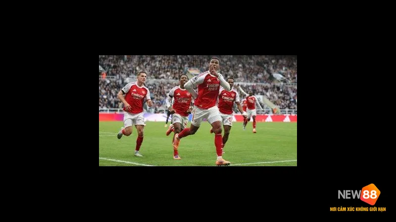 Cầu thủ của Basel dùng kỹ thuật đi bóng qua cầu thủ Stuttgart trên sân